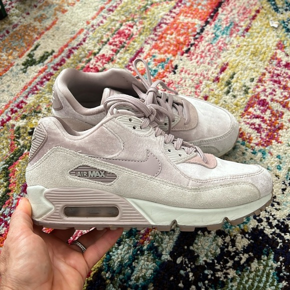 *Rare* velvet & suede Nike Air, size 6. GUC - Picture 2 of 5